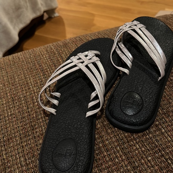 Sanuk women’s Flip Flop Yoga Salty , Size 10. Metallic - Picture 7 of 16
